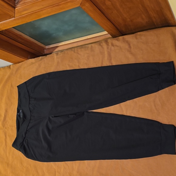 Adidas Black Jogger L - Picture 1 of 5